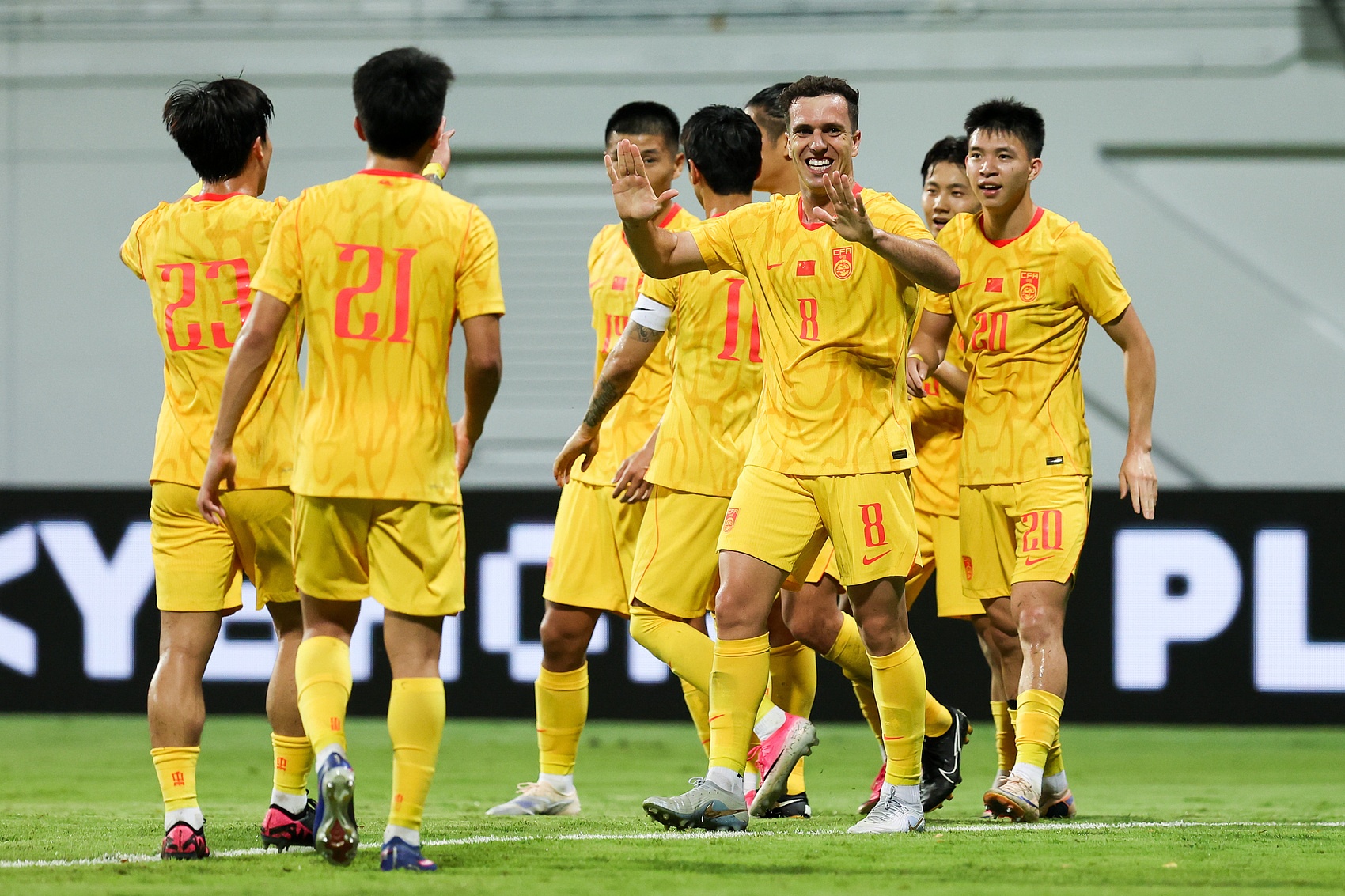 国足0-0泰国：20射0中，最后一传一射暴露老问题