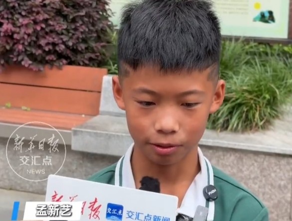 孟新艺点杀定冠后空翻庆祝 U12小世界杯中国队捧杯