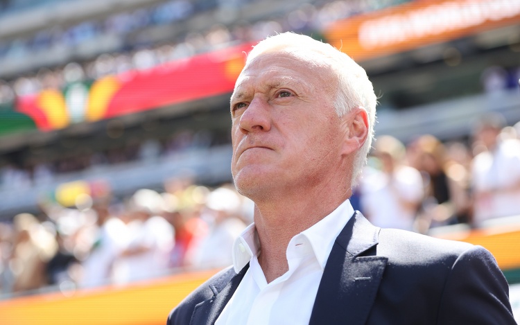 莱因克尔炮轰FIFA：禁止法国队戴黑纱悼念德尚亡母 马迪博禁赛荒谬至极