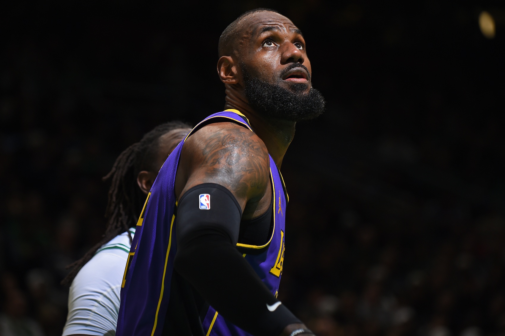 詹姆斯确认征战第24季 创NBA历史首个生涯长度纪录