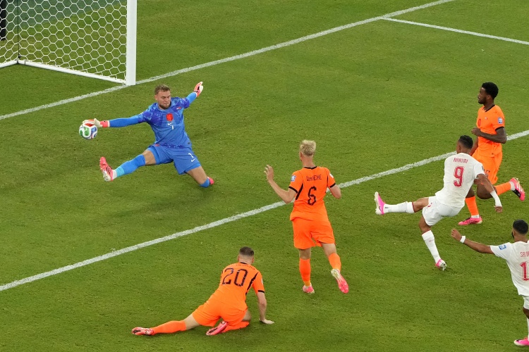 斯特克伦博格：费布吕亨配得上皇马拜仁，但当下转会或非最佳时机
