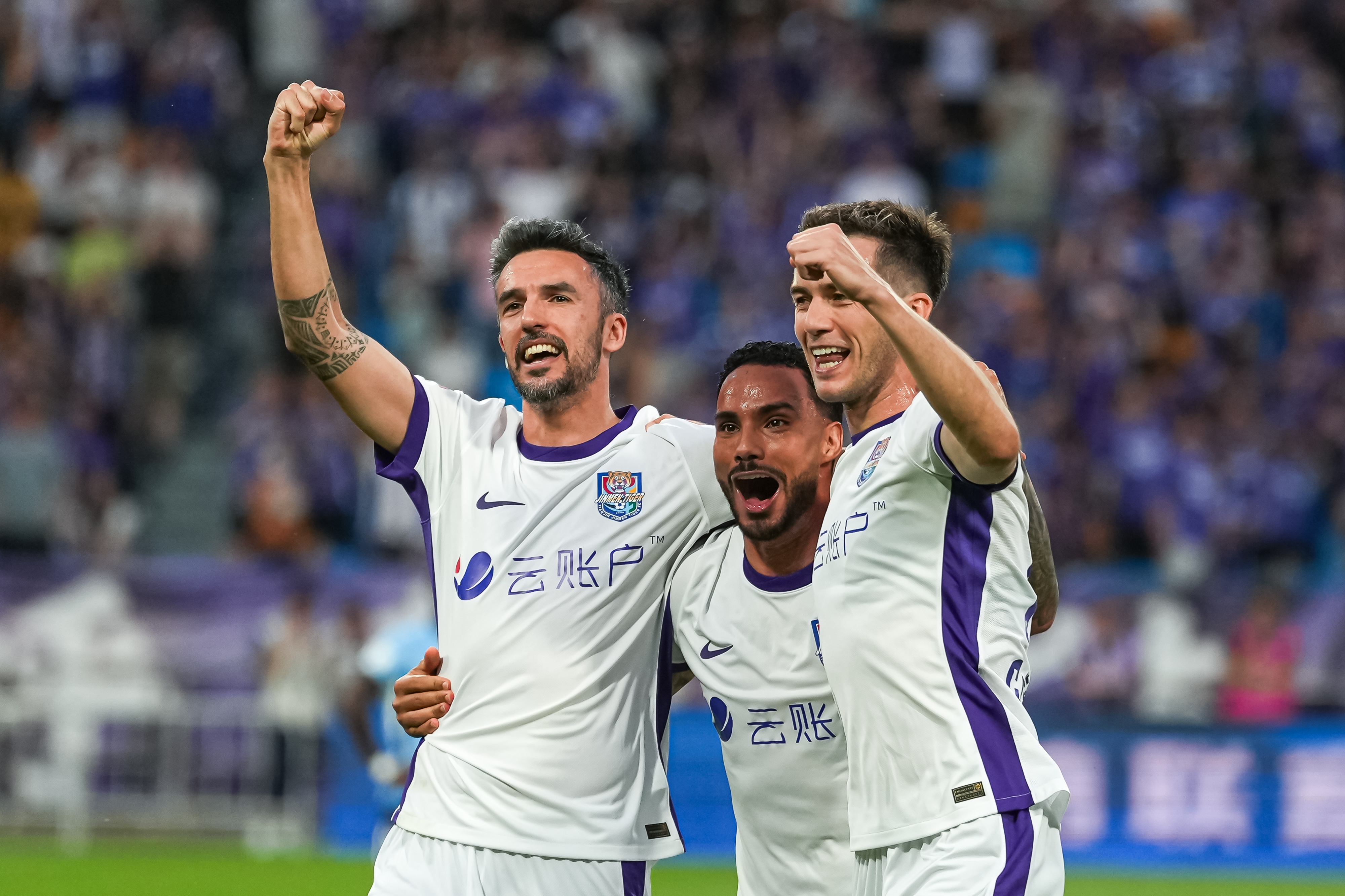 津门虎3-0深圳新鹏城，于根伟远程指挥季胜攀锁定胜局