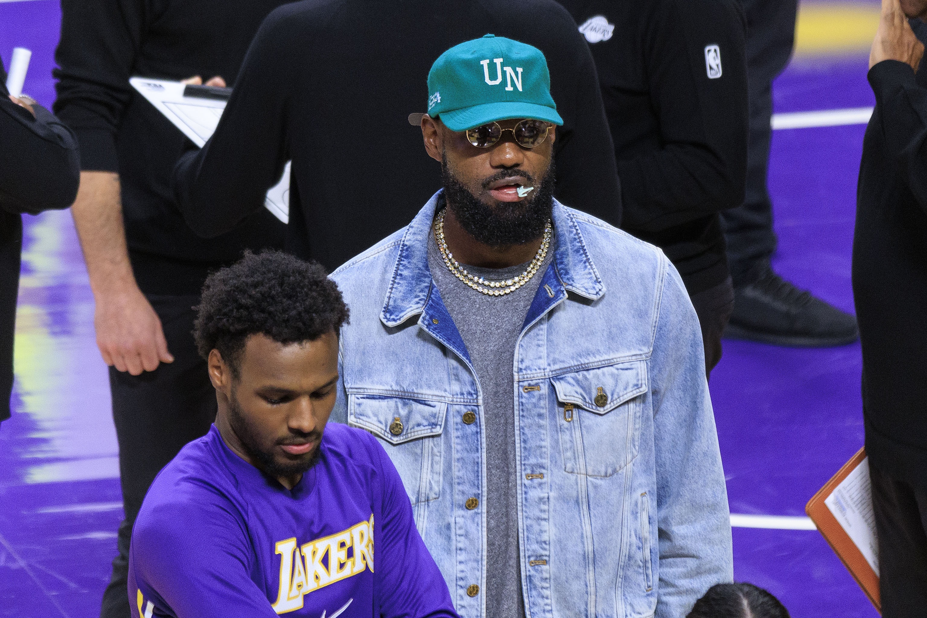 ESPN名嘴爆料:詹姆斯父子将重返骑士 消息源曾精准预言2018年手部骨折 ESPN名嘴爆料:詹姆斯父子将重返骑士 消息源曾精准预言2018年手部骨折