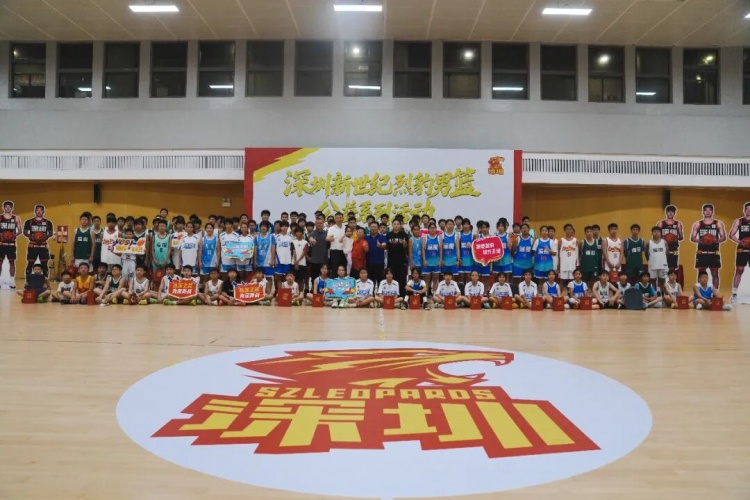 深圳男篮公益课进西浦景龙:白昊天、武子涵、马浩森现场拆解攻防技术