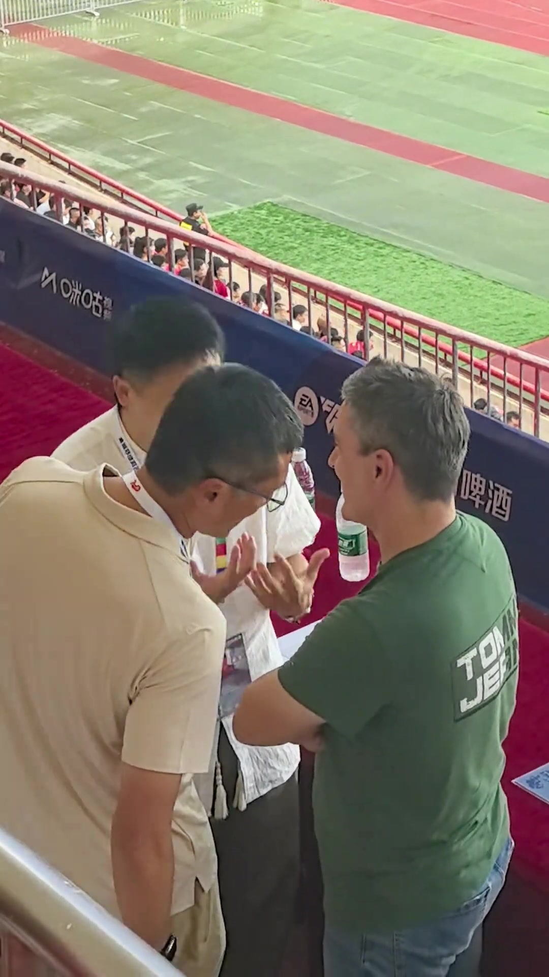 邵佳一安东尼奥现场观战 河南1-1大连英博