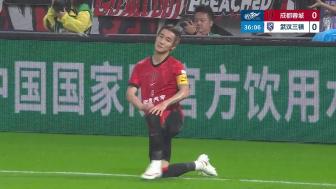 蓉城1-1三镇遭5连平 韦世豪89分钟点射救主 蓉城1-1三镇遭5连平 韦世豪89分钟点射救主