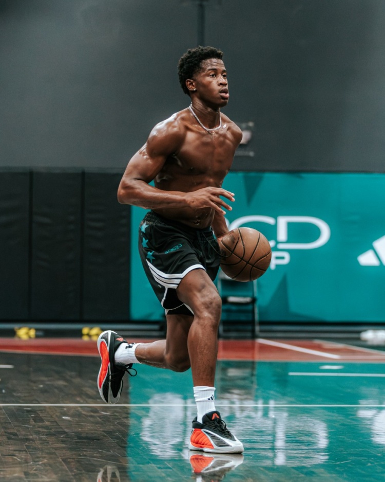 76人后卫埃奇库姆晒训练照:ABCD训练营没有休息日 76人后卫埃奇库姆晒训练照:ABCD训练营没有休息日
