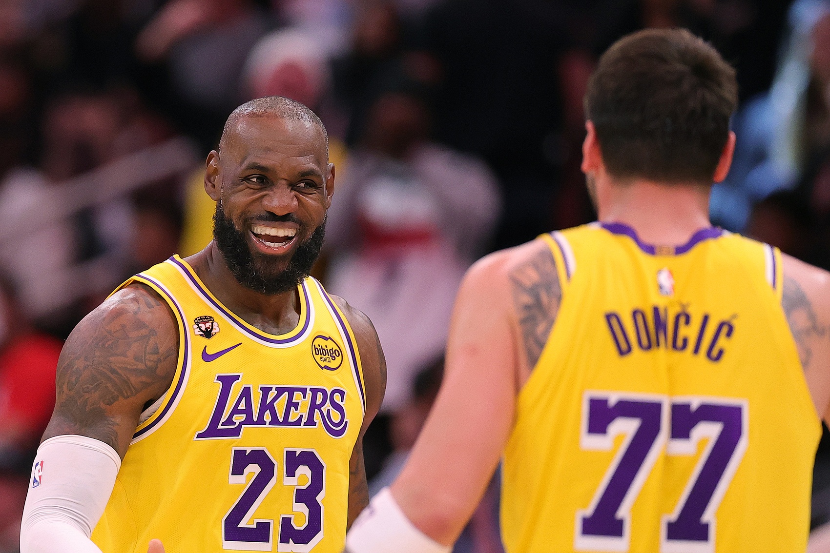 苏群评湖人一年内再出售:NBA已变成资本的夜店
