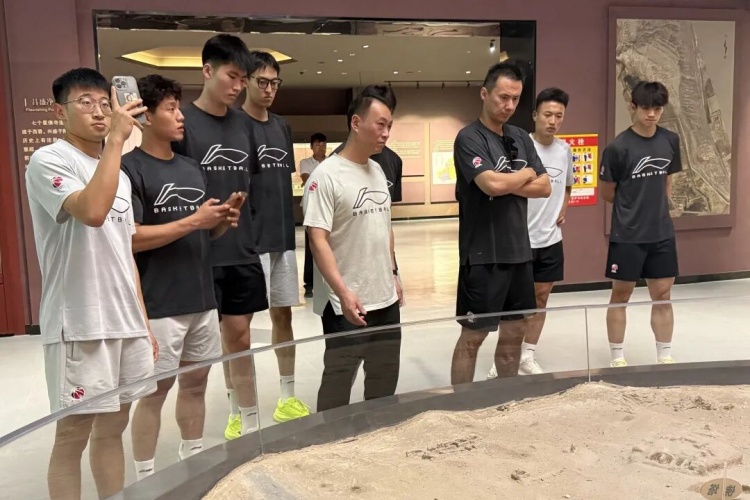 广汇能源男篮焉耆行:球迷对抗赛、扣篮三分、佛寺遗址 明晚巴音体育馆战江苏肯帝亚 广汇能源男篮焉耆行:球迷对抗赛、扣篮三分、佛寺遗址 明晚巴音体育馆战江苏肯帝亚