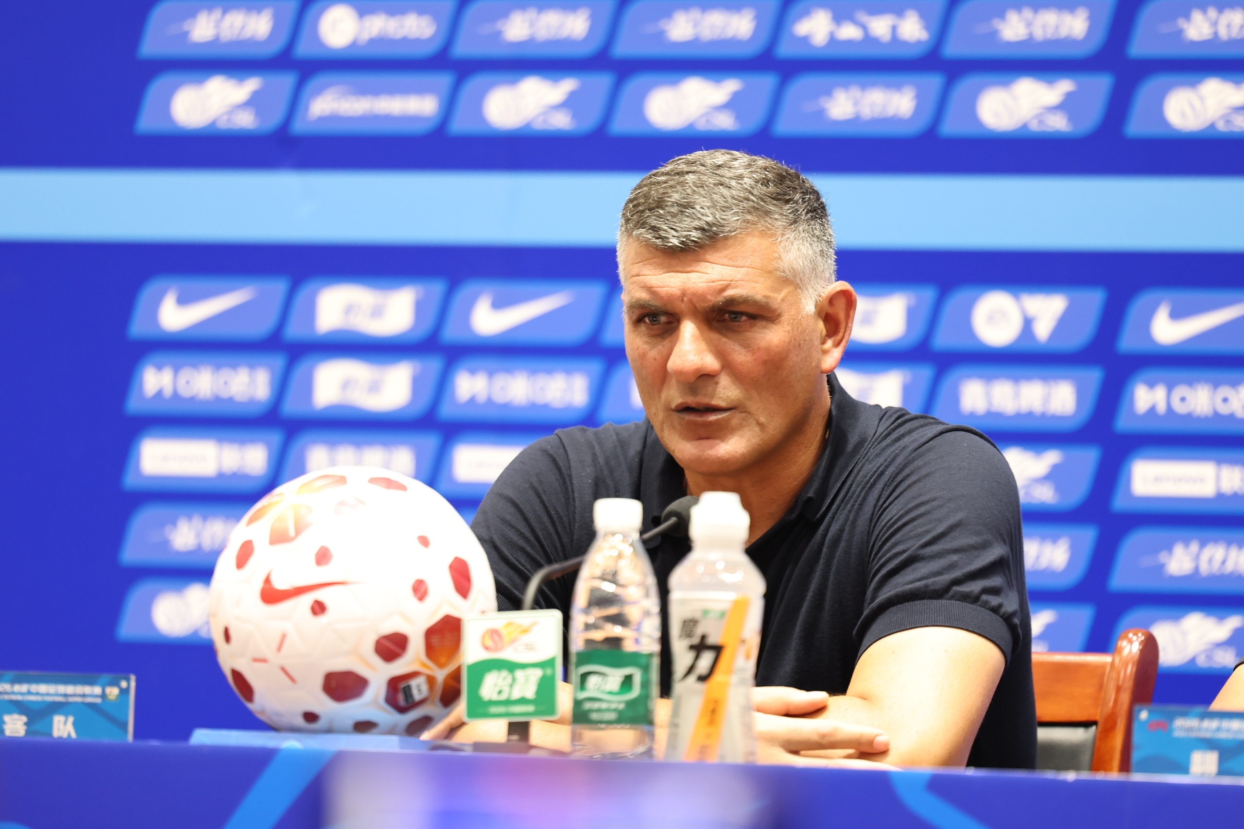 约翰·阿洛伊西：不想给球员太大压力，尽力达成夺冠目标就可以