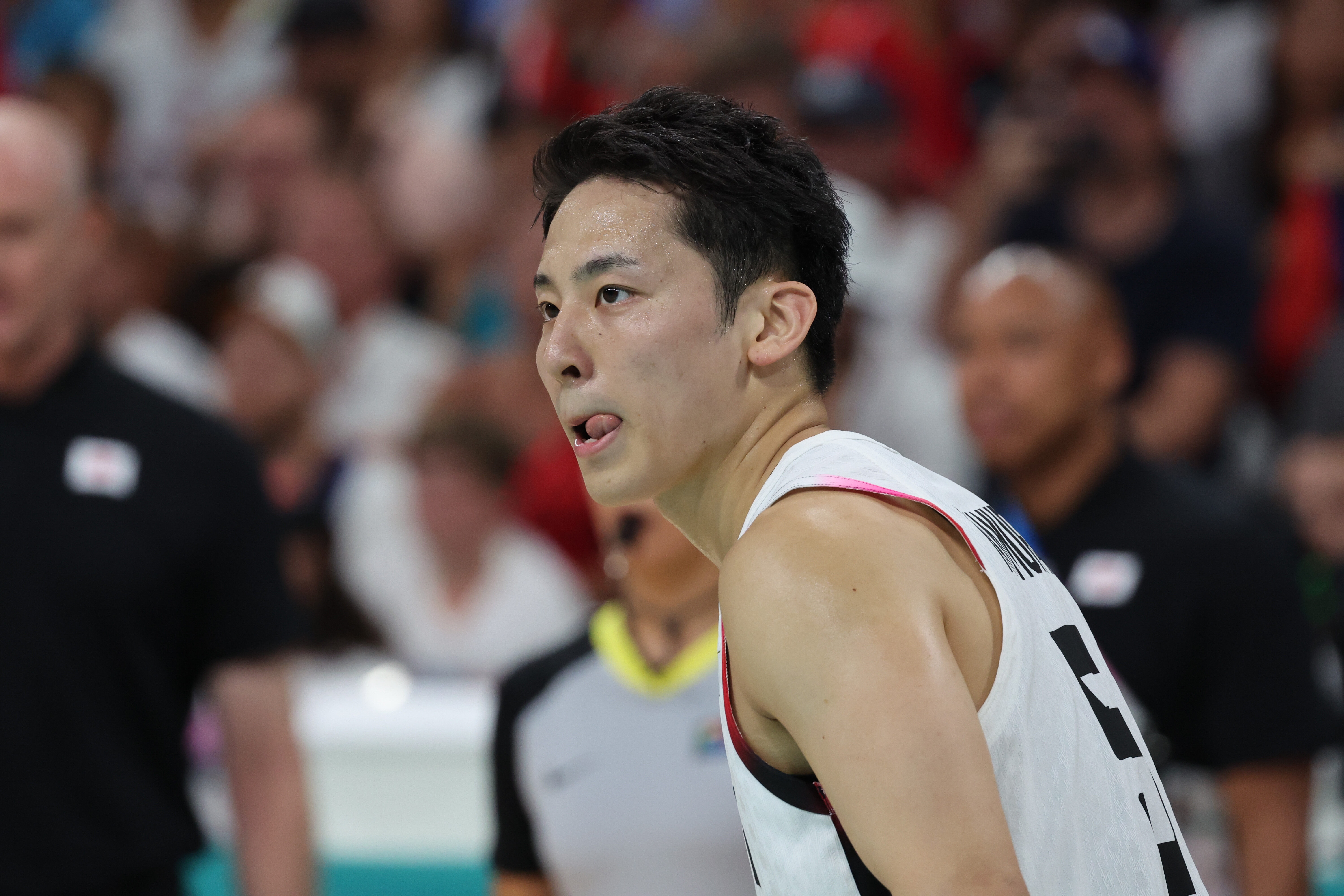 划划水就行!河村勇辉半场仅打8分钟1中0未得分 送3助1断